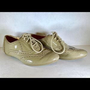 COLE HAAN TOMPKINS KHAKI PATENT LEATHER WINGTIP